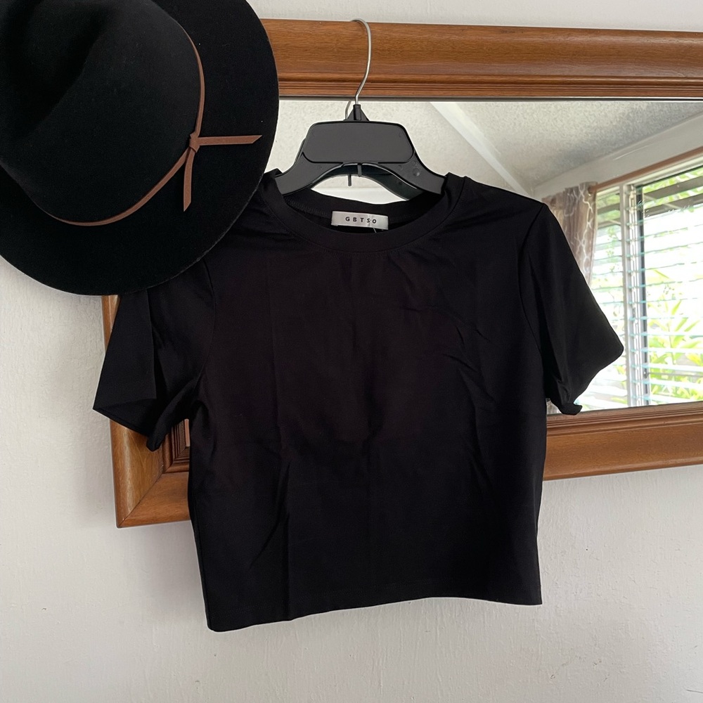 NWT GBTSO Cute Short Sleeve Crop Top!